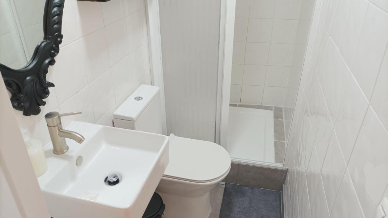 1 Bedroom Apartment - Tv Da Madalena 01 Lisbon Luaran gambar